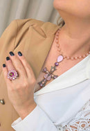Colar Crisálida: Com Crucifixo, Nossa Senhora Aparecida e Pedras Rosa no Vintage | Seleção Especial da Dai