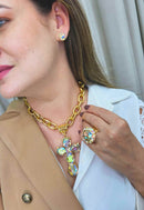 Colar Ester boreal com crucifixo de pedras furta cor banhado no dourado