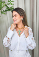 Colar Ester menta com crucifixo de pedras menta e boreal banhado no dourado