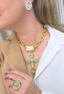 Colar Ester menta com crucifixo de pedras menta e boreal banhado no dourado