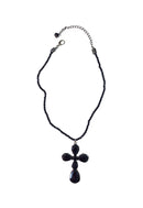 Colar Crucifixo Rosane com cristais e pedras pretas banhado no grafite