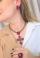 Colar Maria da Conceição com pingente de cruz vermelho e venezianas ouro velho