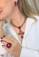 Colar Maria da Conceição com pingente de cruz vermelho e venezianas ouro velho