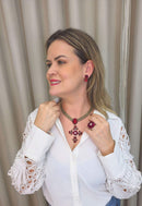 Colar Maria da Conceição com pingente de cruz vermelho e venezianas ouro velho