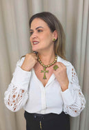 Crucifixo Ravena: Religioso com Pérolas Verdes no Ouro Velho | Sahara Acessórios