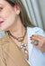 Colar Ester ouro velho com crucifixo de perolas e pedras black diamond
