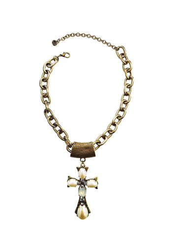 Colar Ester ouro velho com crucifixo de perolas e pedras black diamond