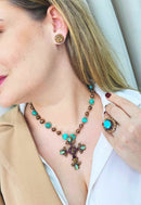 Colar Madeline Turquesa de crucifixo com pedras marrom e ametista
