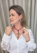 Colar Ester Marrom Smoked com pignente de cruz banhado no vintage
