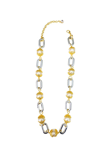 Colar Singular clássico de perolas com detalhes em dourado e elos prata