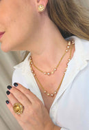 Colar Essencial Gold Rosê: Longuinho Delicado de Pérolas Rosê com Veneziana Dourada | Essencial para o Dia a Dia