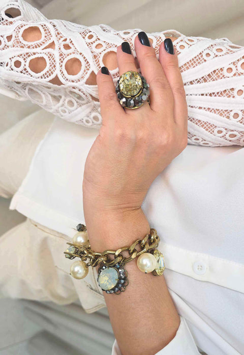 Anel Yonara: Elegante Oval com Pedras Hematite no Ouro Velho | Design Anatômico
