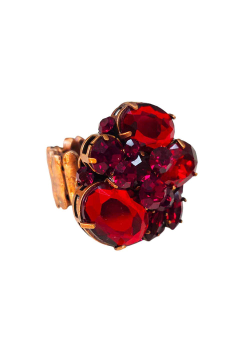 Anel Pilar Red: Elegante Oval com Pedras Vermelhas no Vintage | Look de Festa