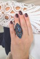 Maxi Anel Arlete: Elegante Oval com Pedras Azuis no Vintage | Toque de Sofisticação