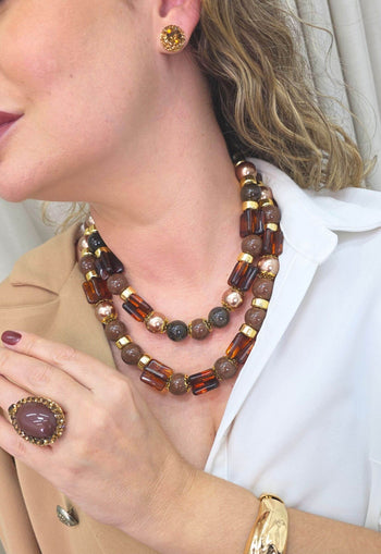 Anel Giorno de resina marrom e strass smoked banhado no dourado
