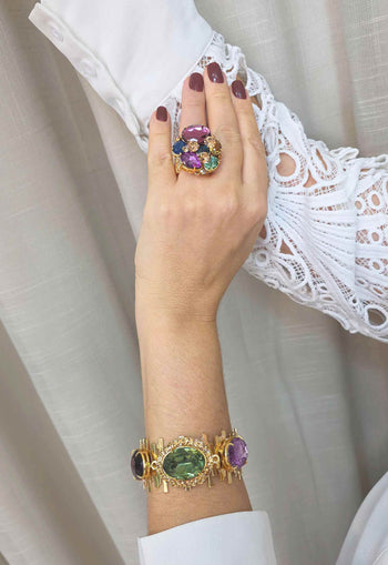 Anel Pilar: Redondo Alegre com Pedras Coloridas no Dourado | Charme e Elegância