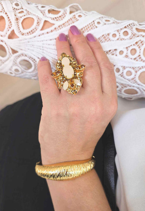 Maxi Anel Daniela: Oval com Mix de Pedras no Dourado | Sahara Acessórios
