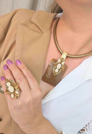 Maxi Anel Daniela: Oval com Mix de Pedras no Dourado | Sahara Acessórios