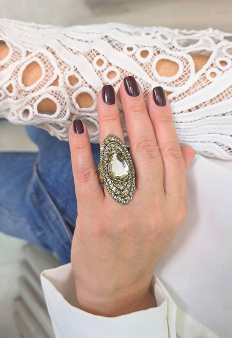 Maxi Anel Arlete oval com pedras black diamond banhado no ouro velho
