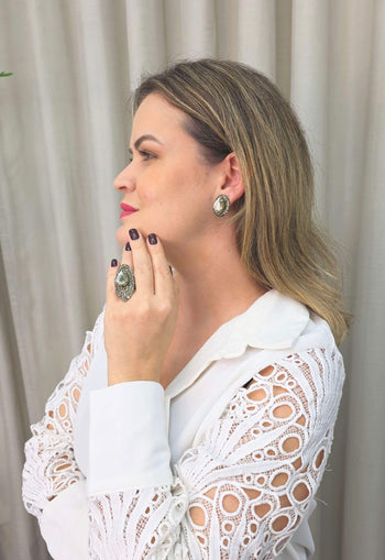 Maxi Anel Arlete oval com pedras black diamond banhado no ouro velho