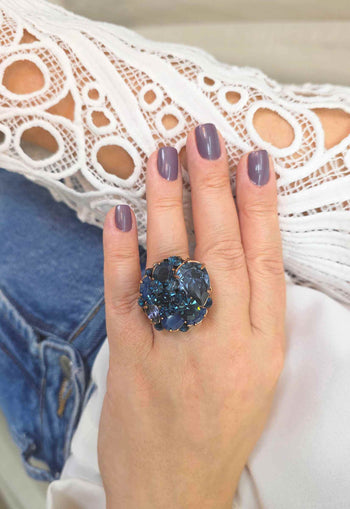 Anel Pilar Blue: Elegante Oval com Pedras Azuis no Vintage | Design By Sahara