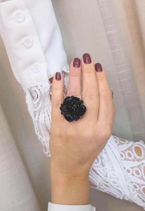 Anel Pilar Black: Elegante Oval com Pedras Pretas no Vintage | Favorito das Saharetes