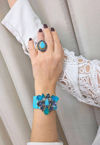 Bracelete Paola Turquesa: Elegante com Pingente de Pedras Azuis no Dourado | Acessório de Luxo