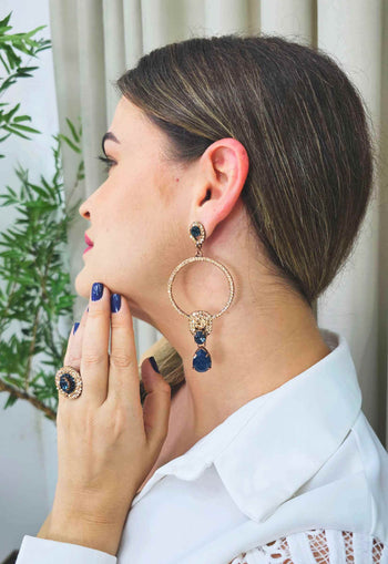 Brinco Barcelona Glam com pedras azuis e pêssego banhado no vintage