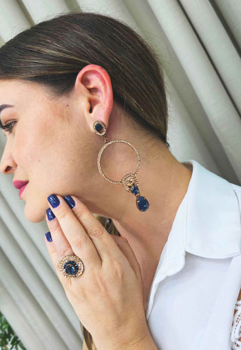 Brinco Barcelona Glam com pedras azuis e pêssego banhado no vintage