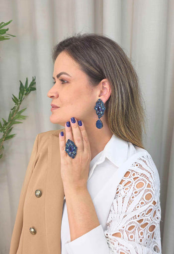 Maxi Brinco Andrea: Moda Festa com Pedras e Gotas Azuis Banhado no Grafite | Look de Noite Inesquecível