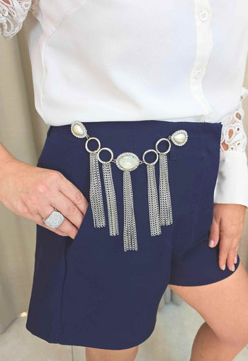 Maxi Broche Kaliope: Boho com Pérolas, Strass Cristal e Franjas Banhado no Prata | Destaque no seu Look
