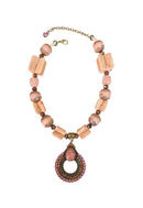 Colar Bonifacio de pedras rosa com pingente vintage de strass rosa e marrom