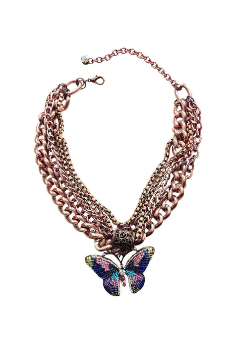 Maxi colar Lorie com pingente de borboleta colorida e mix de correntes vintage