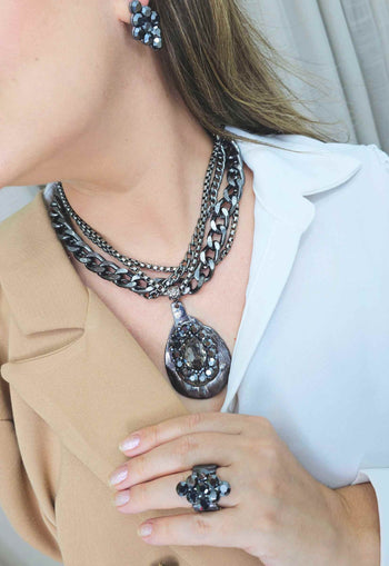 Maxi colar Estilo com mix de correntes e pingente de pedras hematites e black diamond banhado no grafite