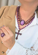Maxi Colar Religioso Premier com Crucifixo e Pedras Ametista Vintage - Peça Exclusiva
