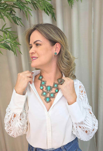 Maxi Colar Margarete: Luxuoso com Pedras Verde Água e Strass Black Diamond no Ouro Velho | Peça Exclusiva