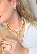 Colar Catarina: Glamour de Pérolas com Elos e Coração de Cristal no Dourado | Peça Exclusiva