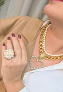 Colar Catarina: Glamour de Pérolas com Elos e Coração de Cristal no Dourado | Peça Exclusiva