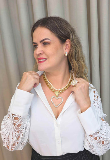 Colar Catarina: Glamour de Pérolas com Elos e Coração de Cristal no Dourado | Peça Exclusiva
