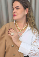 Colar Catarina: Glamour de Pérolas com Elos e Coração de Cristal no Dourado | Peça Exclusiva