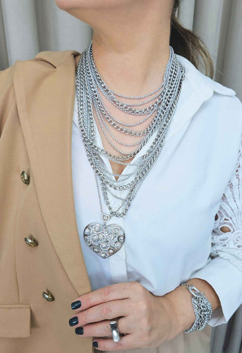 Maxi Colar Luxor com mix de correntes prata e pingente de coração com strass cristal