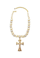 Maxi Colar Anunciação: Religioso de Crucifixo com Pérolas e Cristais no Dourado | Acessório de Luxo