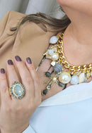 Maxi colar Reinado com mix de pingentes, crucifixo perolas e pedras black diamond banhado no dourado