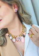 Colar Pétala com pingente de flor e pedras rosa e black diamond banhado no dourado