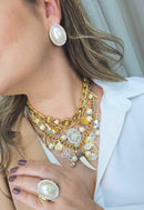 Maxi colar Zena gold com mix de pingentes pedras cristais e douradas
