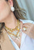 Maxi colar Zena gold com mix de pingentes pedras cristais e douradas