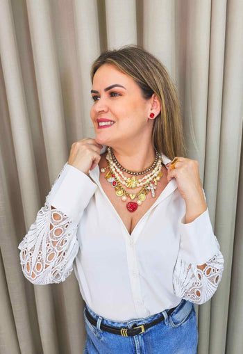 Colar Festa de Gala com mix de pingentes, coração de pedras vermelhas e pérolas banhado no dourado