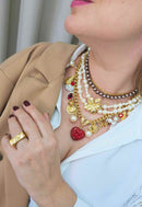 Colar Festa de Gala com mix de pingentes, coração de pedras vermelhas e pérolas banhado no dourado