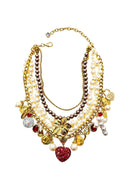 Colar Festa de Gala com mix de pingentes, coração de pedras vermelhas e pérolas banhado no dourado