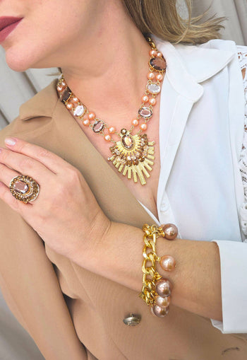 Maxi Colar Vicentina: Moda Festa com Pingente de Pedras Peach e Marrom no Dourado | Design By Sahara